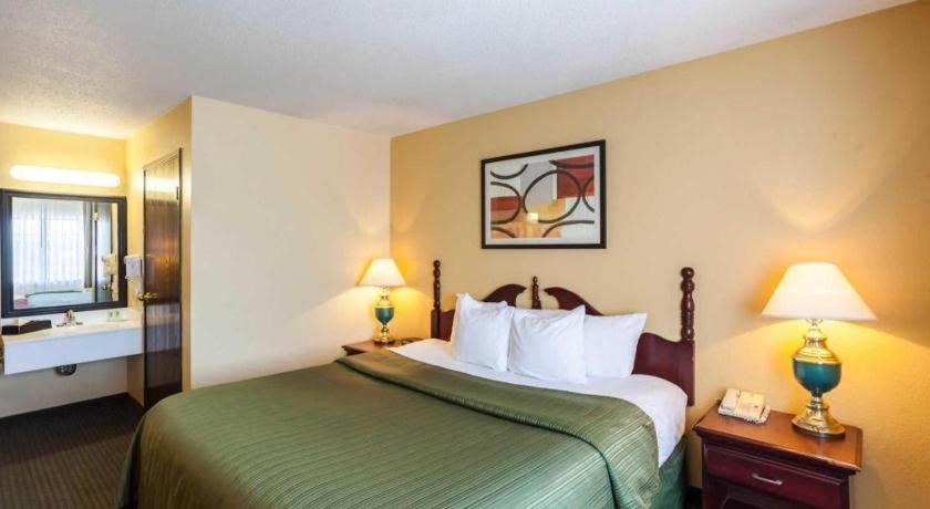 Quality Inn & Suites Arbor Exterior foto